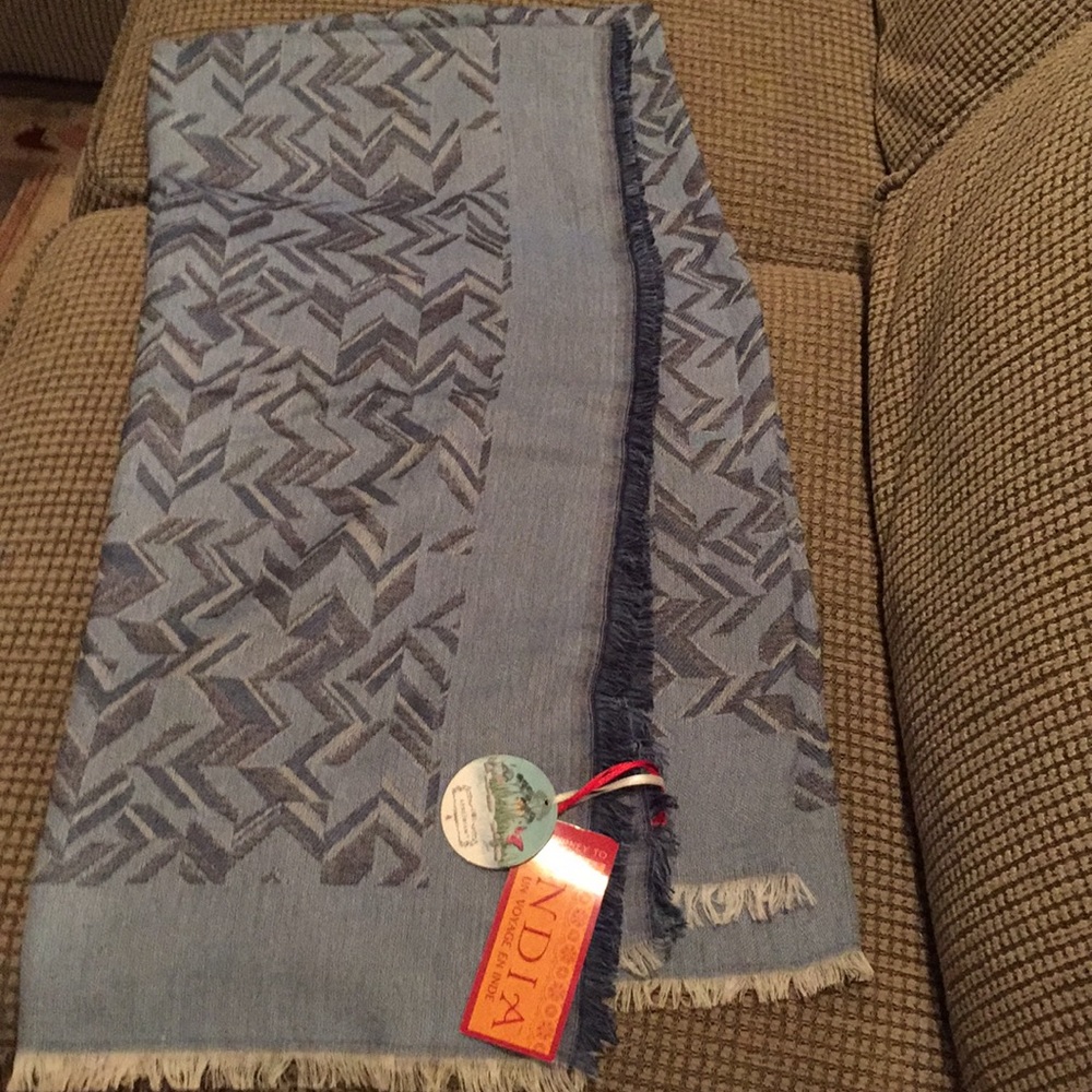 Aphorism blue patterned cotton blended scarf.